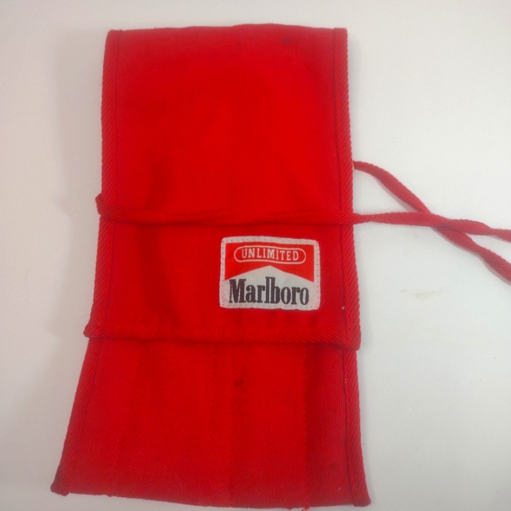 Marlboro Unlimited Red Pouch BarbQue Set